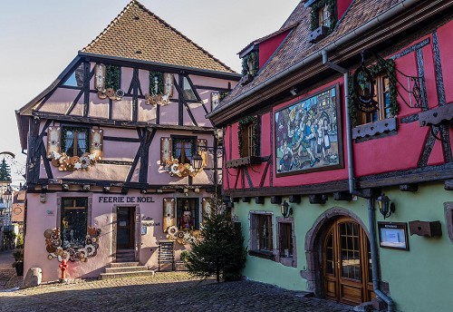 Les Maisons à Colombages de Riquewihr : Joyaux de l’Architecture Alsacienne